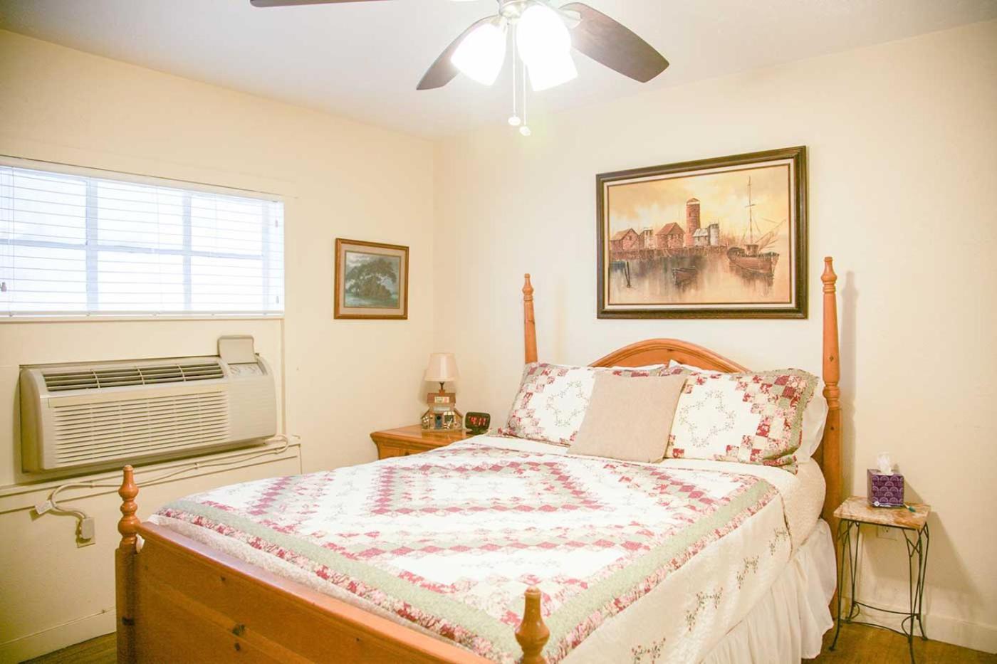 Shiner Country Inn Extérieur photo